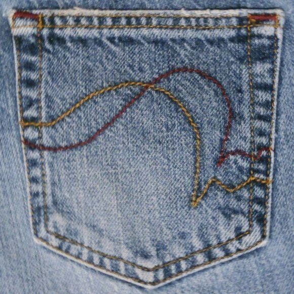 BLUE BAY LADIES JUNIOR SIZE 9 STRAIGHT LEG JEANS,  32" Waist,  31" Inseam,  9" R - Picture 3 of 6